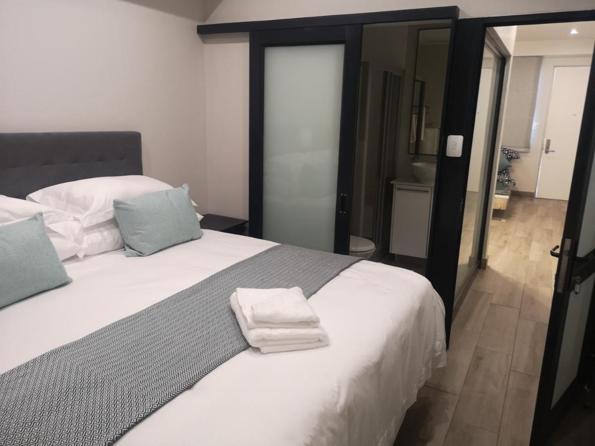 The Regency - Cosy Private Hotel Apartment - Unit 219 Pretoria-Noord Esterno foto