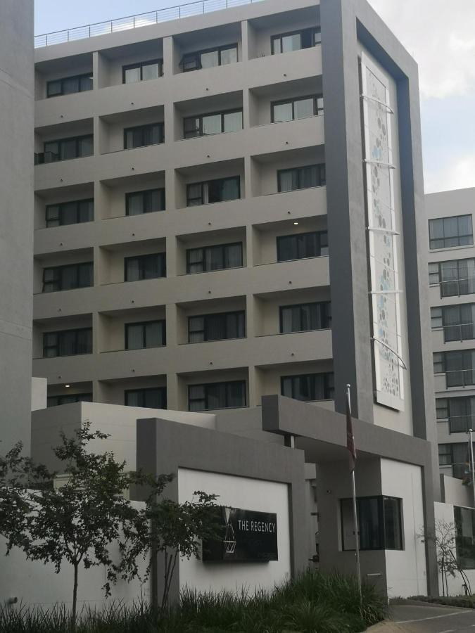 The Regency - Cosy Private Hotel Apartment - Unit 219 Pretoria-Noord Esterno foto