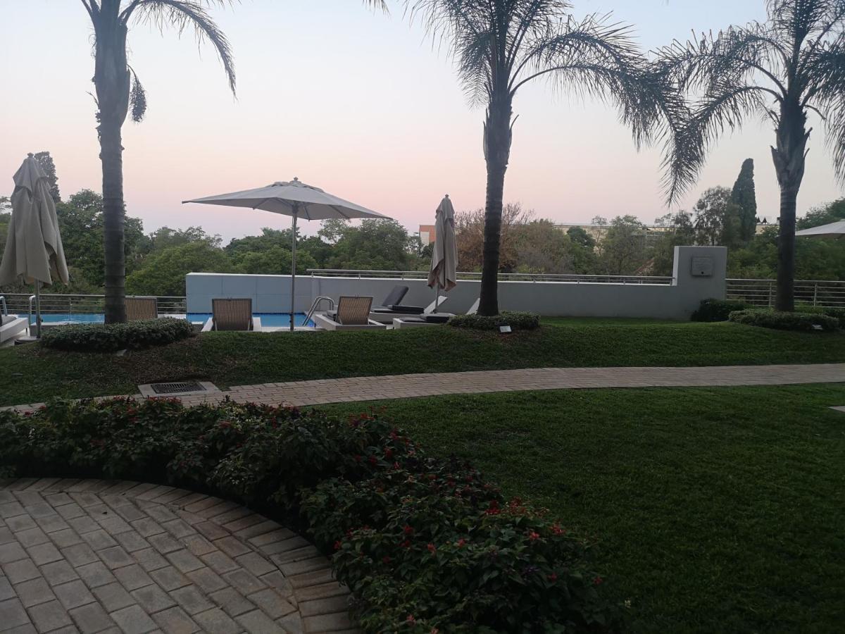 The Regency - Cosy Private Hotel Apartment - Unit 219 Pretoria-Noord Esterno foto