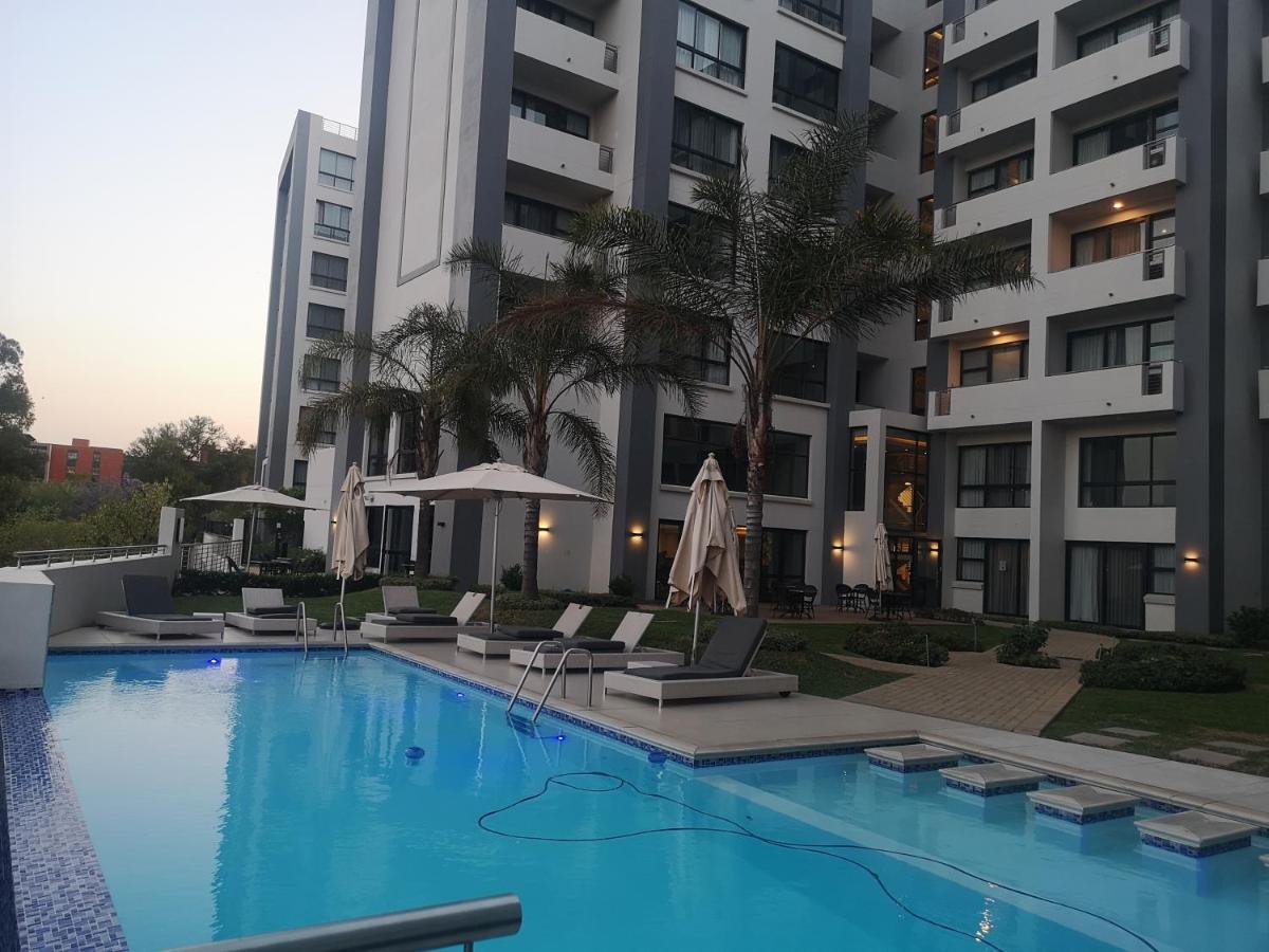 The Regency - Cosy Private Hotel Apartment - Unit 219 Pretoria-Noord Esterno foto
